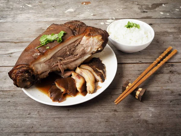 Comida Tradicional China Cerdo Estofado Con Arroz Cocido Terreno Madera — Foto de Stock