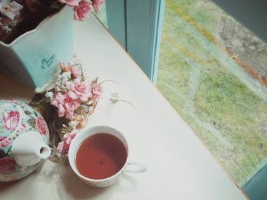 çaydanlık ve bardak çay