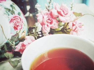 Vintage fincan çay çiçek ile görünümü Kapat