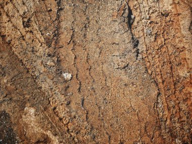 Kirli yol yüzeyinde tekerlek izi görünümü Kapat