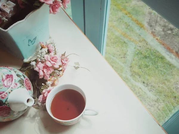 çaydanlık ve bardak çay