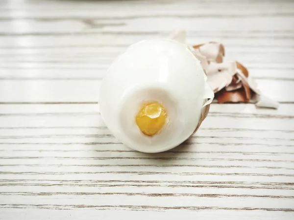 Telur Rebus Dengan Latar Belakang Kayu — Stok Foto