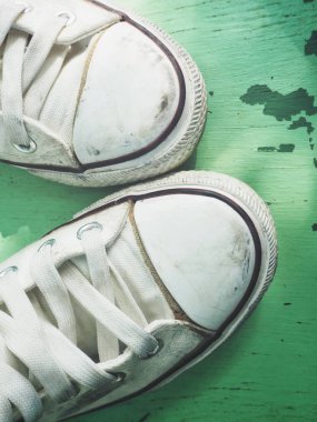 beyaz spor ayakkabı