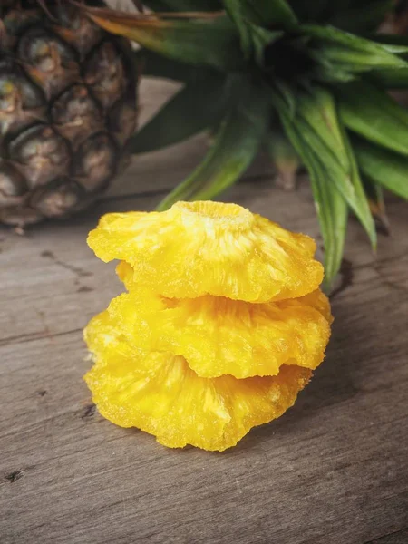 Dried pineapple