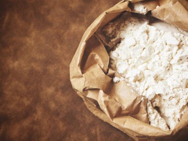 Kahverengi zemin üzerine un pişirme 