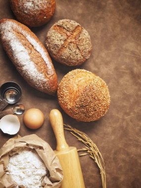 Un ve oklava pişirme ile taze ekmek