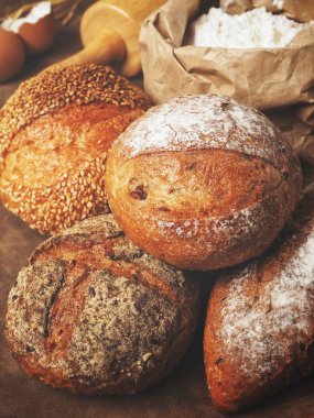 Un ve oklava pişirme ile taze ekmek