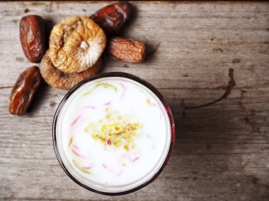 Falooda Hint tatlı tarihi meyveleri ve incir