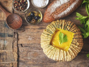 Taze ekmek ile kabak çorbası