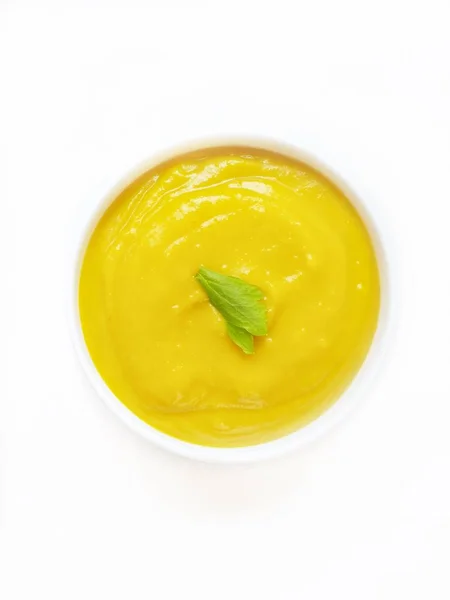 흰색 배경에 고립 된 호박 수프 — 스톡 사진