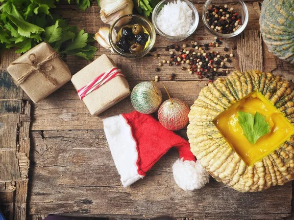 Calabaza de sopa con sombrero de Navidad — Foto de Stock