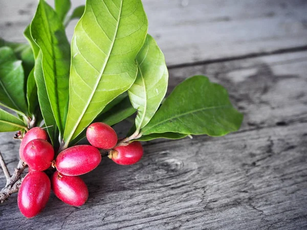 Fruta milagrosa sobre fondo de madera — Foto de Stock