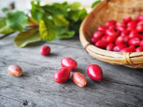 Fruta milagrosa sobre fondo de madera — Foto de Stock