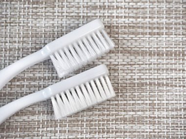 Beyaz diş fırçasını kapat