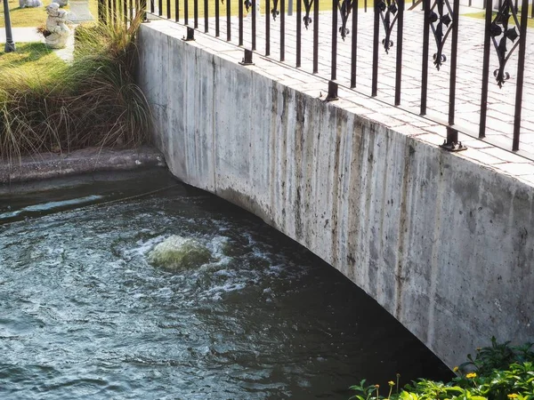 Primer plano de las aguas residuales — Foto de Stock