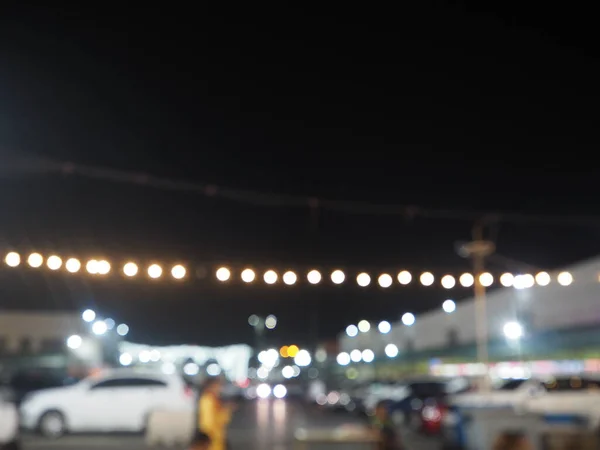 Embaçado de carro na estrada à noite — Fotografia de Stock