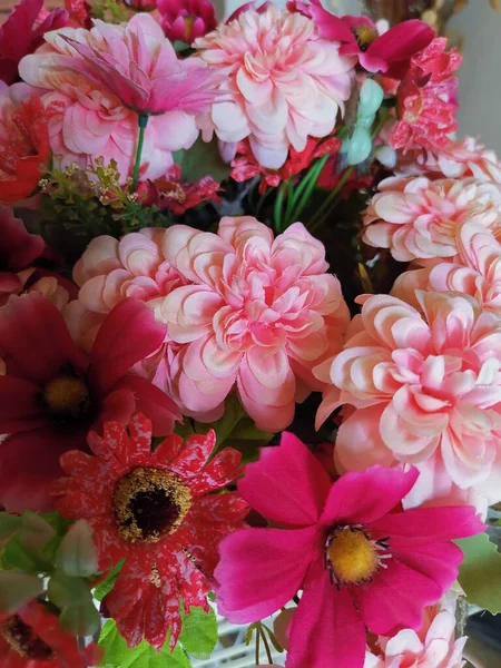 Όμορφη Από Ροζ Τεχνητά Λουλούδια — Φωτογραφία Αρχείου