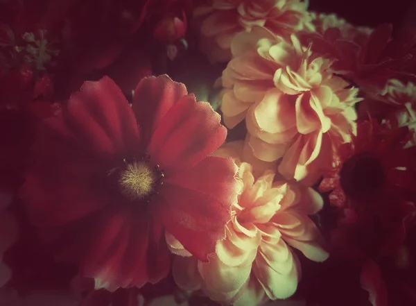 Vacker Rosa Konstgjorda Blommor — Stockfoto
