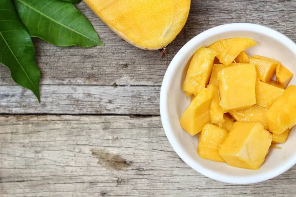 Mango Tropische Früchte Mit Blättern — Stockfoto