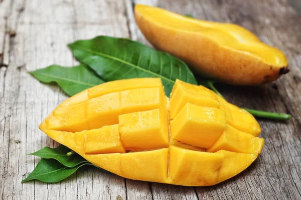 Mango Tropische Früchte Mit Blättern — Stockfoto