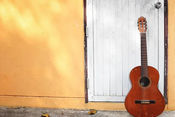 Guitar White Door — Stock Photo, Image