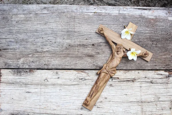 Kříž Hnědém Dřevě Pozadí — Stock fotografie