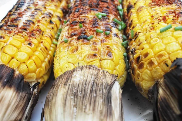 Sluiten Van Gegrilde Maïs — Stockfoto