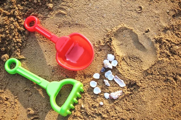 Лопата Песчаном Пляже — стоковое фото