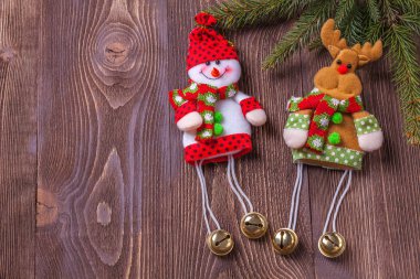 Noel tatil kompozisyon kopya alanı metniniz için kahverengi ahşap zemin üzerine