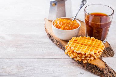 Belçika waffle, portakal reçeli