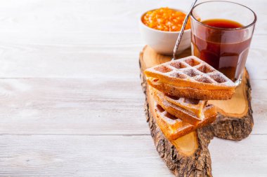 Belçika waffle, portakal reçeli