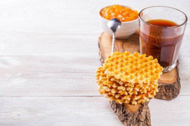 Belçika waffle, portakal reçeli