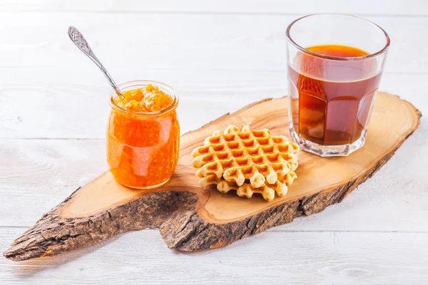 Belgische Waffeln, Orangenmarmelade — Stockfoto