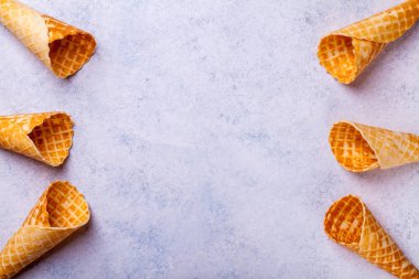 Gözleme Dondurma külahı hafif bir arka plan üzerinde