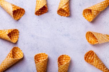 Gözleme Dondurma külahı hafif bir arka plan üzerinde