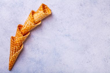 Gözleme Dondurma külahı hafif bir arka plan üzerinde