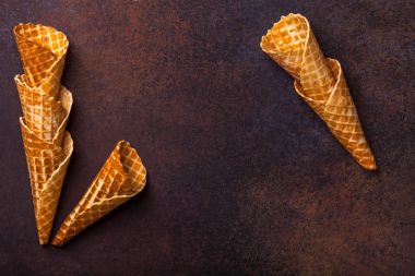 Gözleme dondurma koni, koyu arka plan