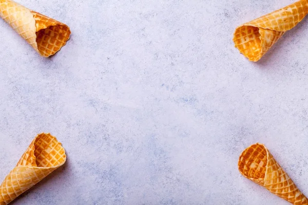 Waffle fagylalt kúpot, a világos háttér — Stock Fotó