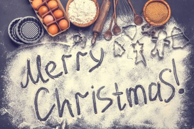 Metin bir Merry Christmas dan un bir siyah arka plan, yatay