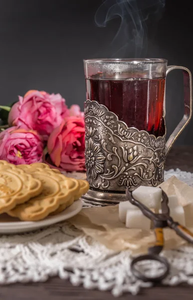 La hora del descanso del té. El té se enfría —  Fotos de Stock