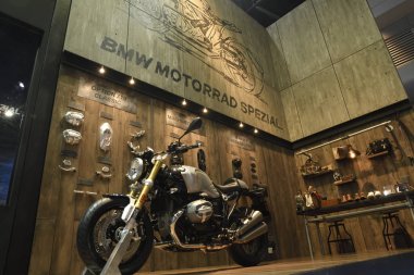 Nonthaburi, Tayland - 6 Nisan 2018: Bmw R ninet Scrambler, miras motosiklet geri orijinal Bmw Motorrad Bangkok Uluslararası Motor Show 2018 gösterdi efsanevi scrambler için harks.