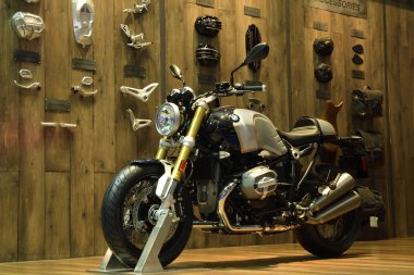 Nonthaburi, Tayland - 6 Nisan 2018: Bmw R ninet Scrambler, miras motosiklet geri orijinal Bmw Motorrad Bangkok Uluslararası Motor Show 2018 gösterdi efsanevi scrambler için harks.