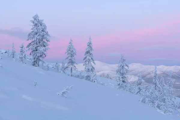 Zachód Słońca Nad Górami Wieczór Zmierzchu Kolorowy Zimowy Krajobraz Górach — Zdjęcie stockowe