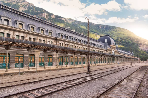 Canfranc nemzetközi vasúti pályaudvar — Stock Fotó