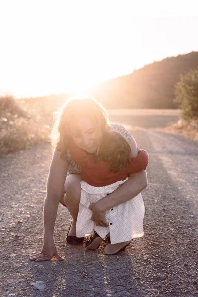 Portrait of mother and daughter in the country — Stock Photo, Image