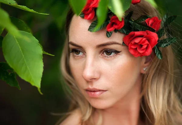 Ormanda mesafe içine arıyorum güzel kız