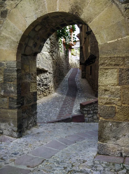 Straat en gebouwen in Albarracin — Stockfoto