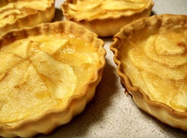 Elma dolması pasta yemek