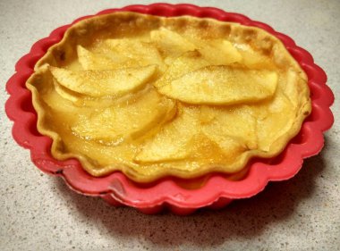 Elma dolması pasta yemek