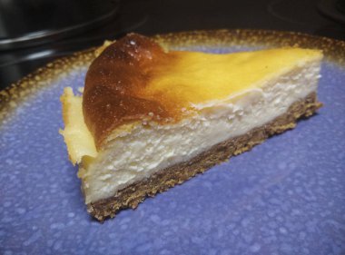 Bir parçası cheesecake